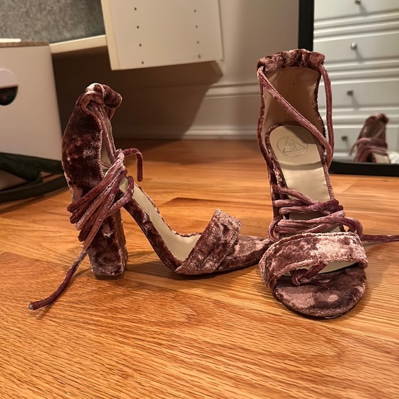 ASOS Missguided Crushed Velvet Wrap Around Heeled Sandal size 36 - Picture 2 of 4